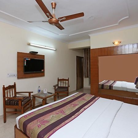 Oyo Flagship 9554 Hotel Grand Plaza Faridabad Zewnętrze zdjęcie